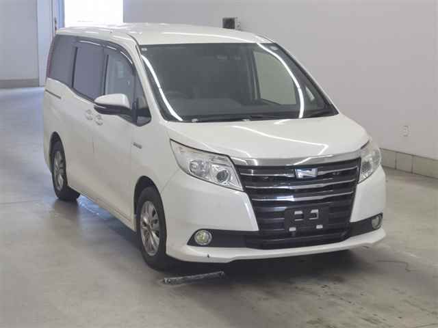 2016 Toyota Noah Hybrid G Japan auction vehicle