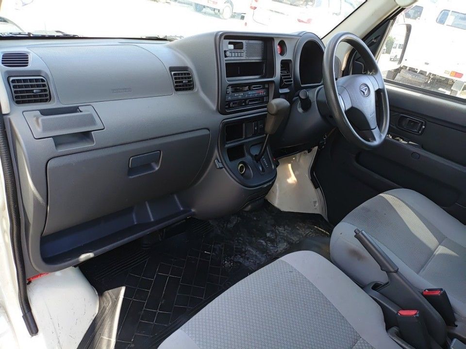 2016 Daihatsu ハイゼット カーゴ auction photo 16
