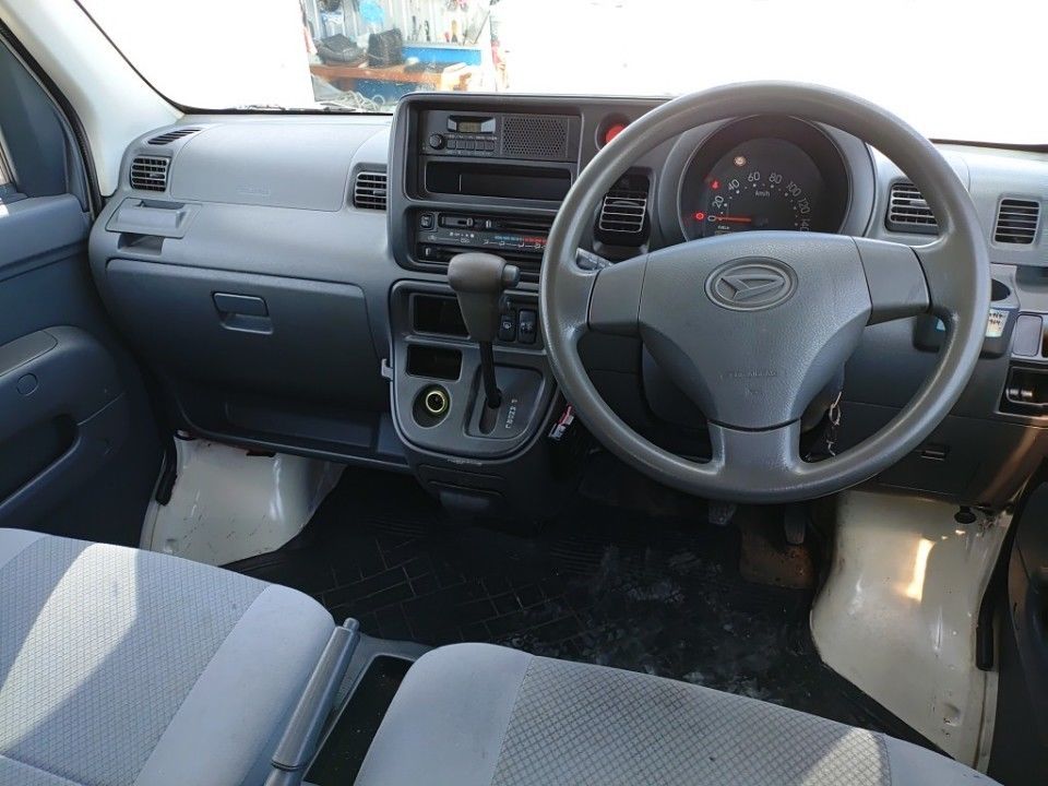 2016 Daihatsu ハイゼット カーゴ auction photo 3
