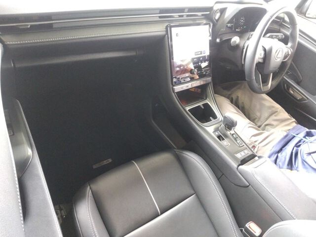 2024 Lexus LBX relax auction photo 3