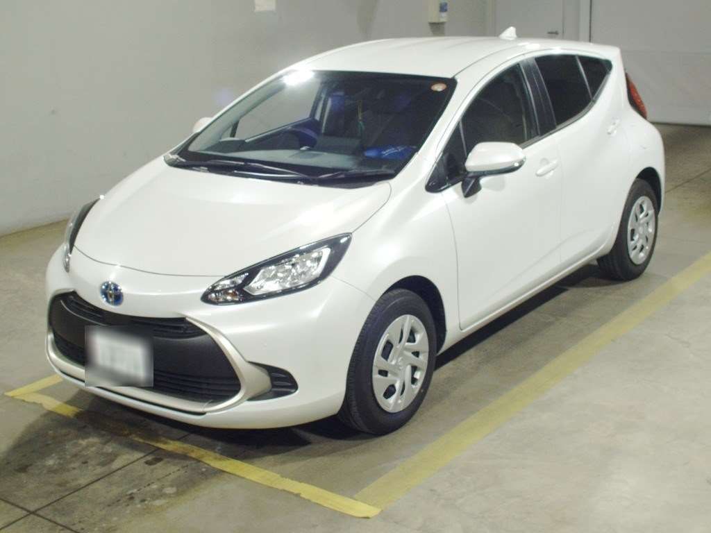 2025 Toyota Aqua G E-FOUR 4WD Japan auction vehicle