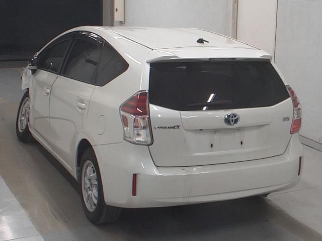 2015 Toyota Prius Alpha S auction photo 2