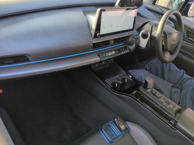 2024 Toyota Prius PHEV Z auction photo 3