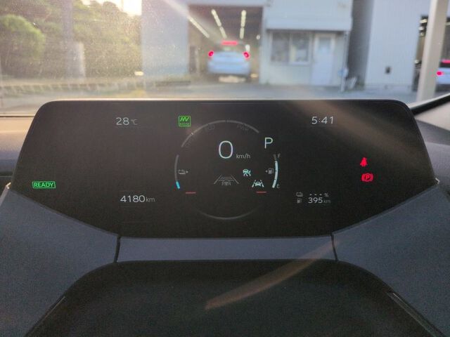 2024 Toyota Prius PHEV Z auction photo 6