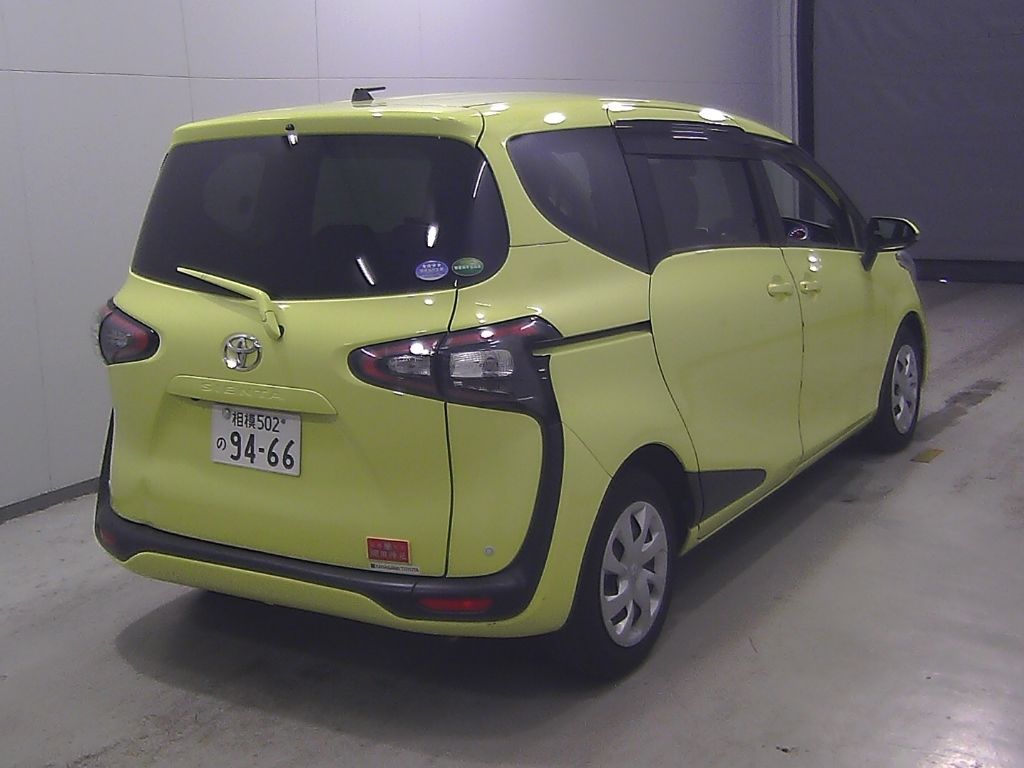2016 Toyota Sienta G 7 people auction photo 2