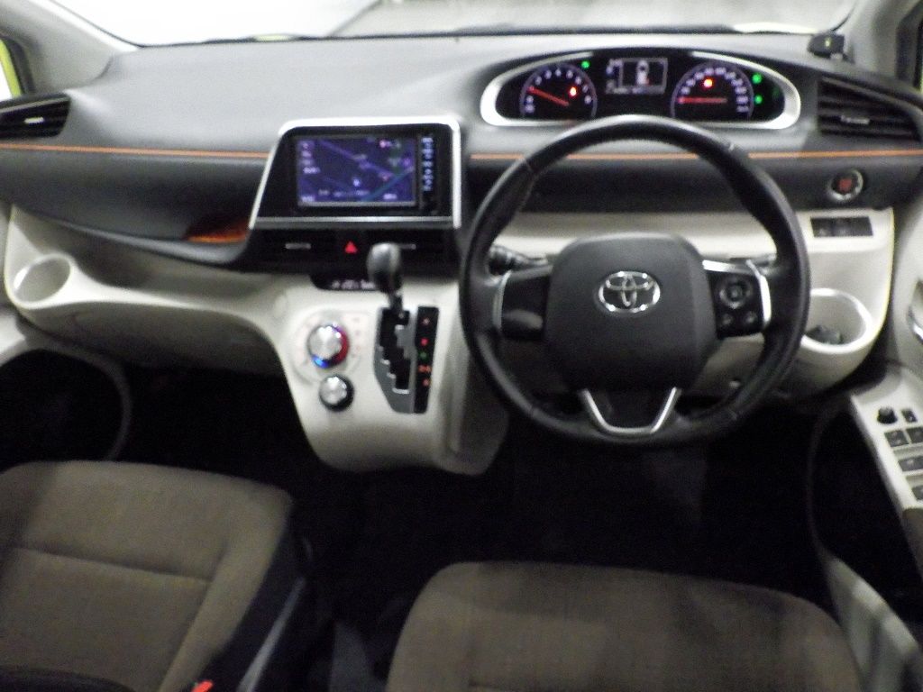 2016 Toyota Sienta G 7 people auction photo 3