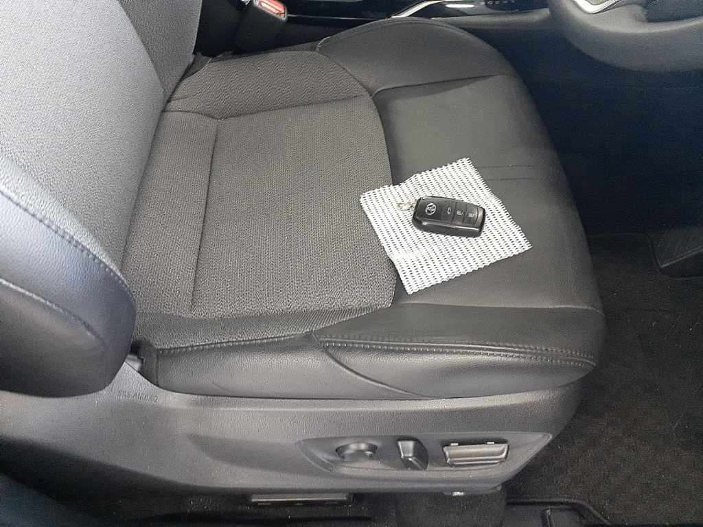 2024 Toyota Corolla Cross Hybrid Z auction photo 10