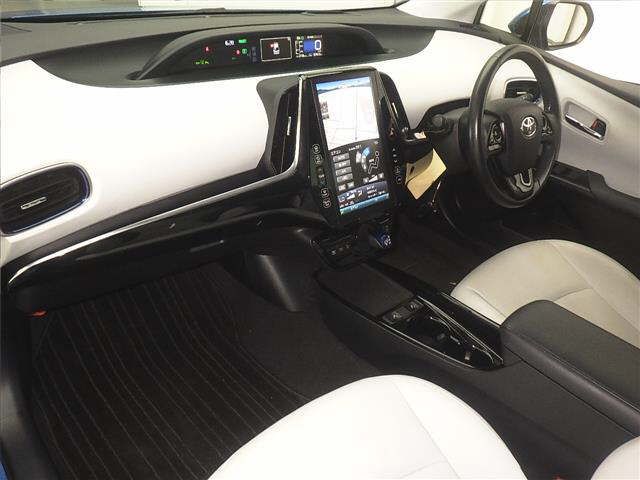 2018 Toyota Prius Aツーリングセレクション トヨタ auction photo 4
