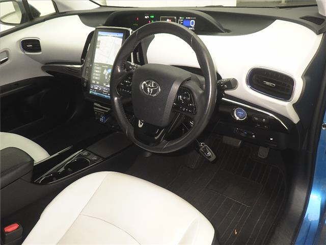 2018 Toyota Prius Aツーリングセレクション トヨタ auction photo 3