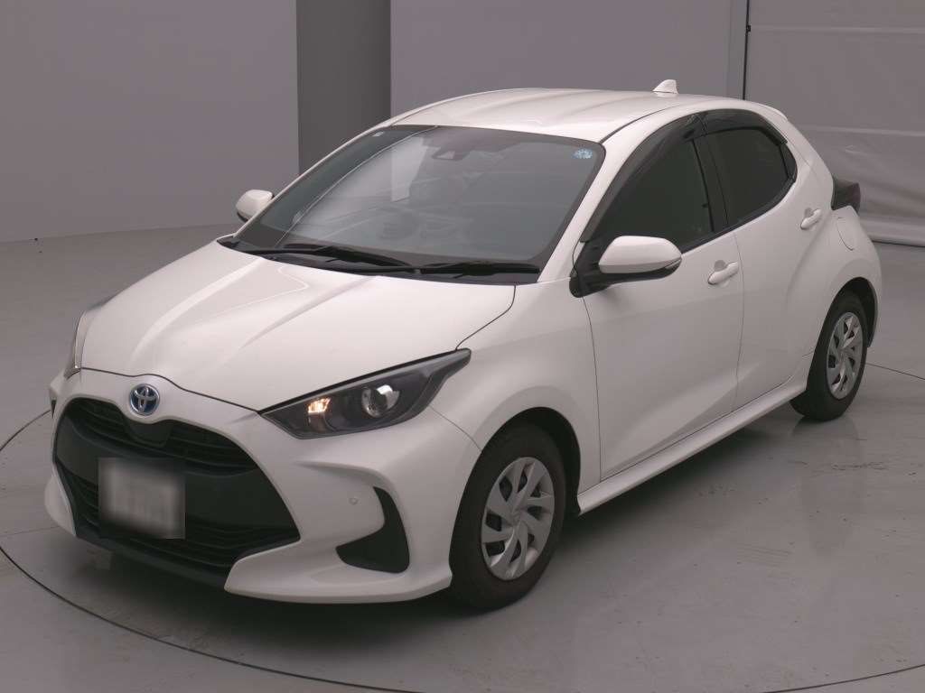 Japan Auction Vehicles 4 2021 Toyota Yaris ハイブリッドX auction photo
