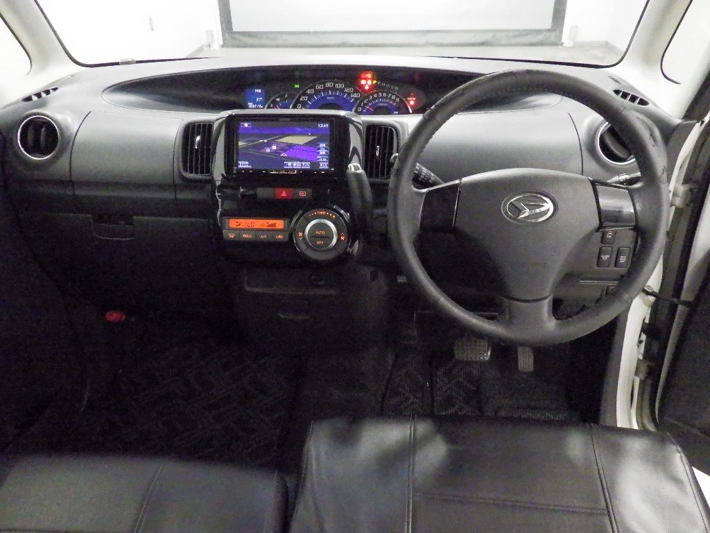 2013 Daihatsu Tanto Custom RS auction photo 3
