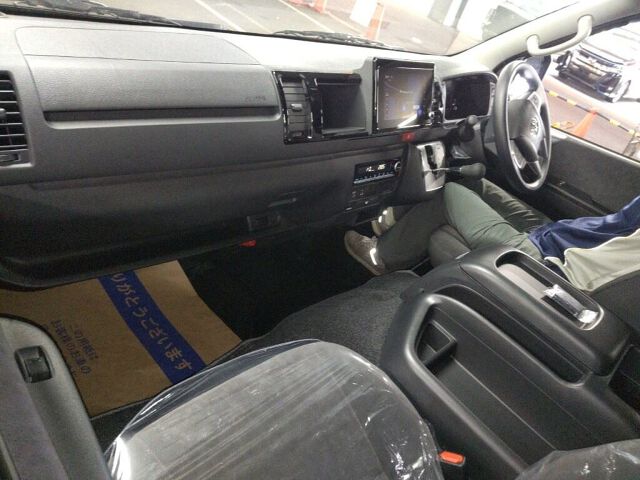 2026 Toyota Hiace GL auction photo 3