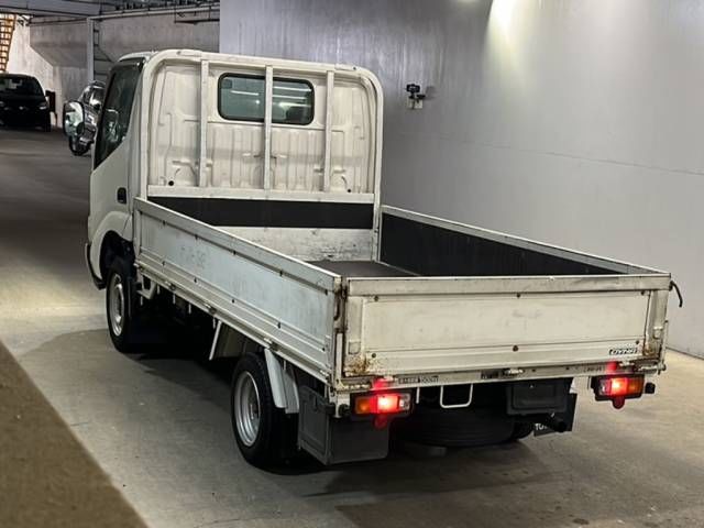 2006 Toyota Dyna 3ポウカイ auction photo 3