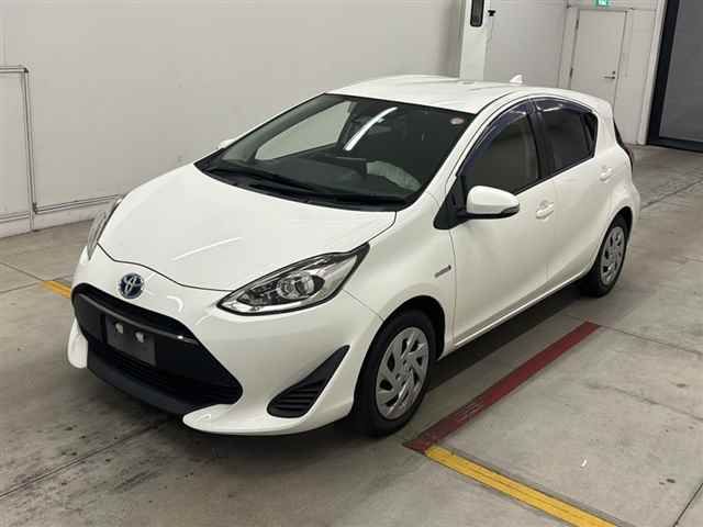 2019 Toyota Aqua S auction photo 4