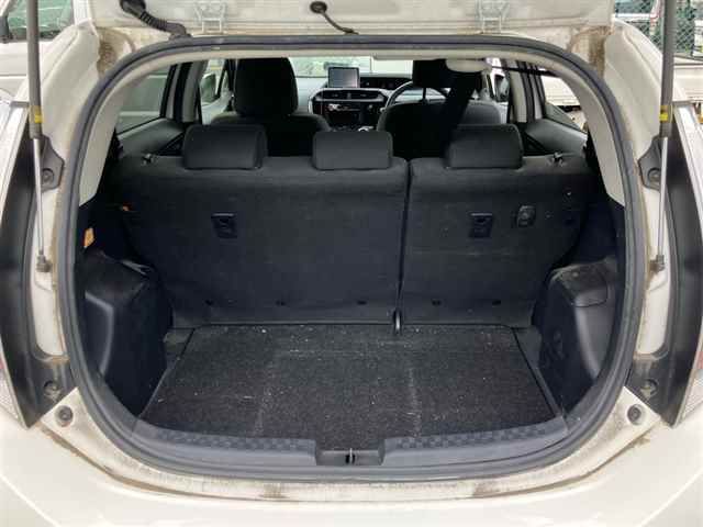 2019 Toyota Aqua S auction photo 10