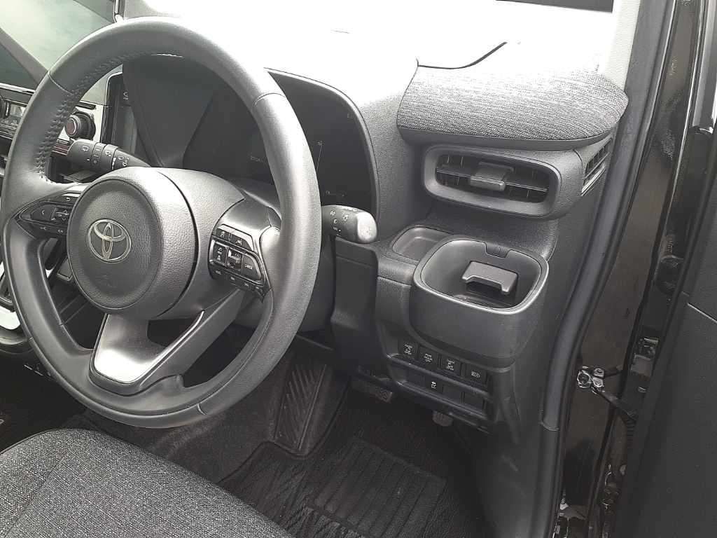 2023 Toyota Sienta Hybrid Z auction photo 9
