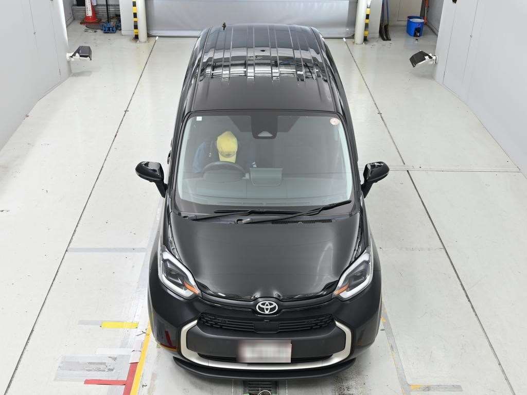 2023 Toyota Sienta Hybrid Z auction photo 7
