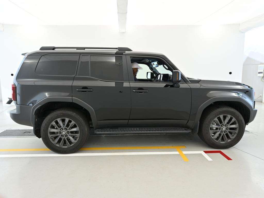 2025 Toyota Land Cruiser 250 ZX 4WD auction photo 3