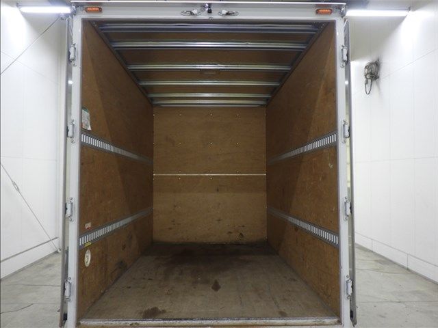 2019 Isuzu Elf Van auction photo 4
