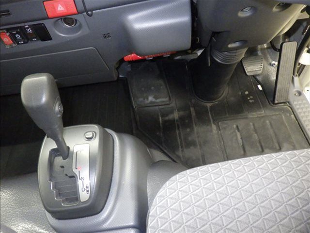 2019 Isuzu Elf Van auction photo 8