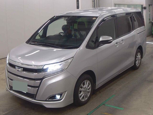 2020 Toyota Noah HV G auction photo 4