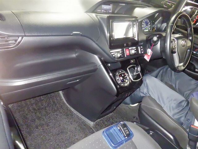 2020 Toyota Noah HV G auction photo 3