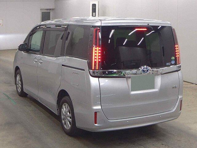 2020 Toyota Noah HV G auction photo 2