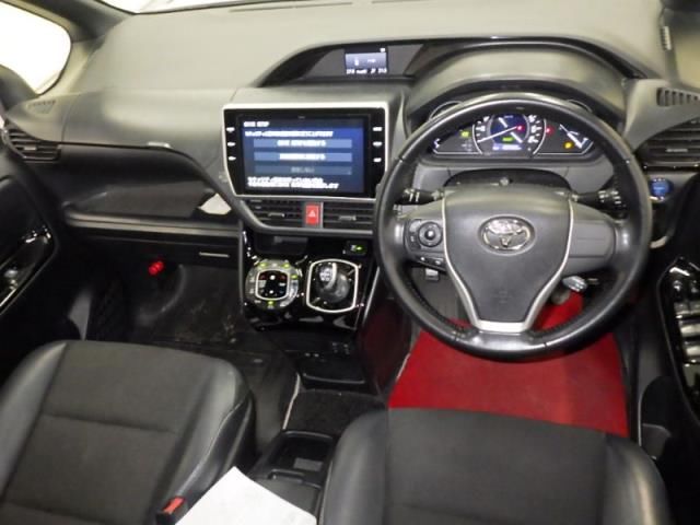 2019 Toyota Noah auction photo 3