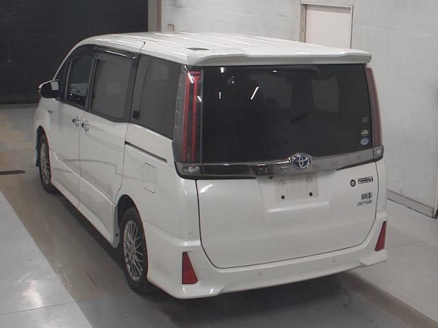 2019 Toyota Noah auction photo 2