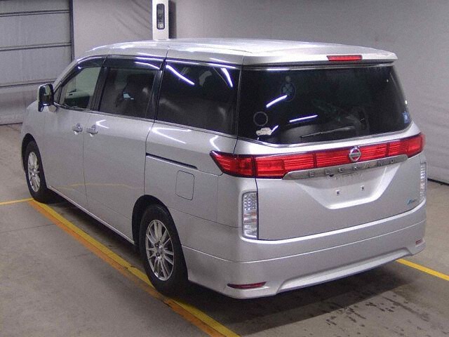 2013 Nissan Elgrand 250XG auction photo 2