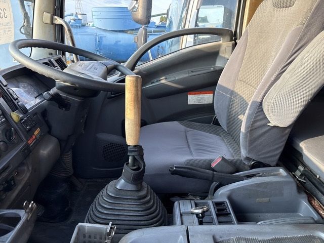 2012 Isuzu Forward Flat crane, 3-stage auction photo 5