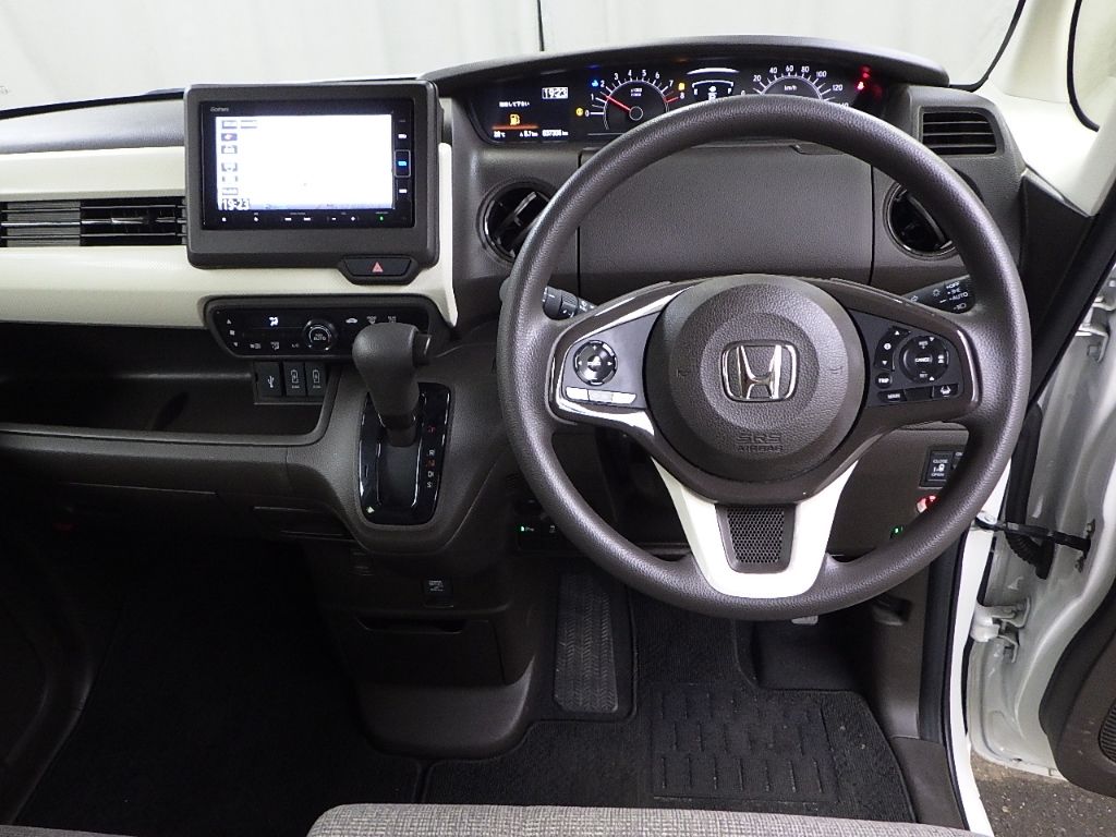 2021 Honda N-BOX L auction photo 3