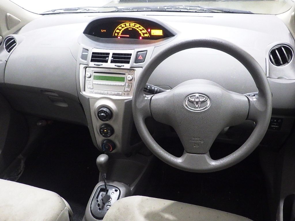 2009 Toyota ヴィッツ 5HB F LTD auction photo 3