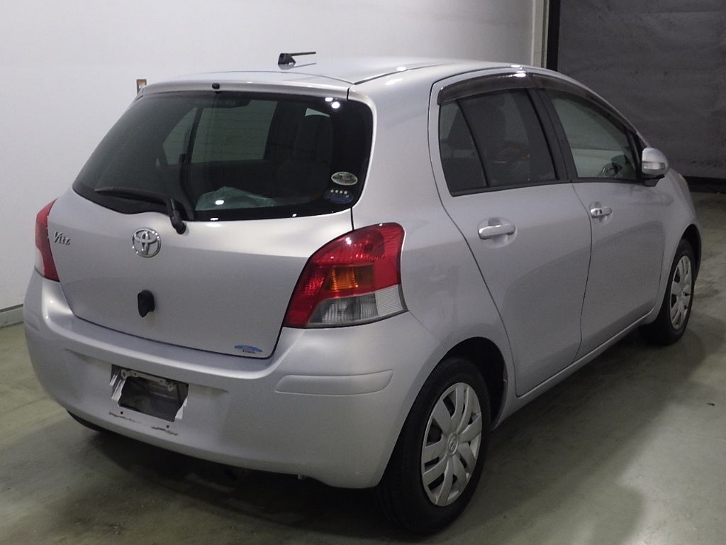 2009 Toyota ヴィッツ 5HB F LTD auction photo 2