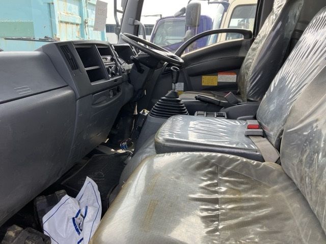 2013 Isuzu Forward dump auction photo 5