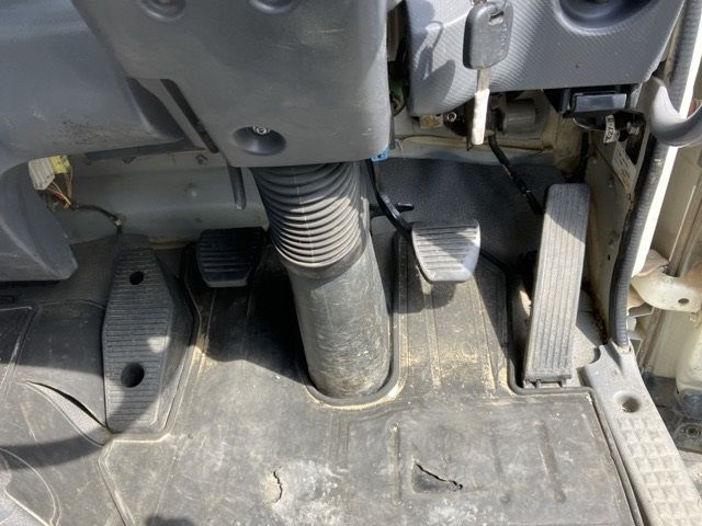 2013 Isuzu Forward dump auction photo 4