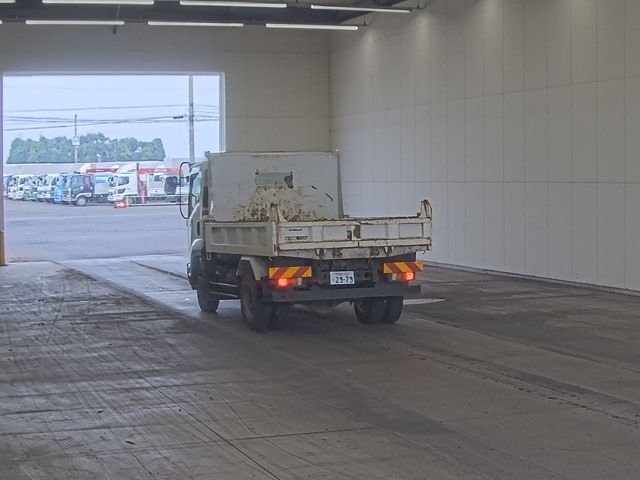 2013 Isuzu Forward dump auction photo 2