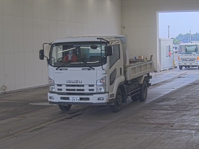 2013 Isuzu Forward dump Japan auction vehicle