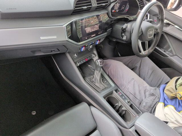 2023 Audi Q3 35TFSI Sライン auction photo 3
