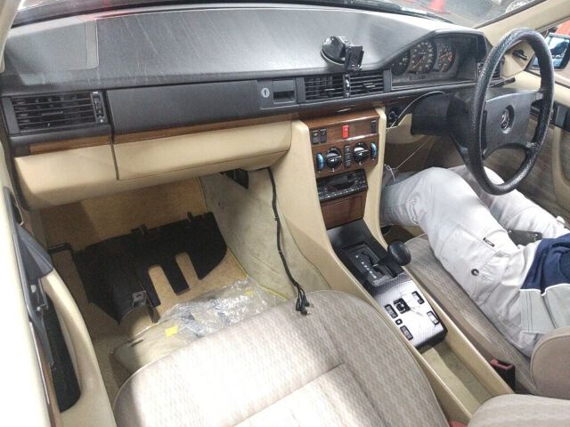 1991 Mercedes-Benz ミディアムクラス 300E auction photo 3