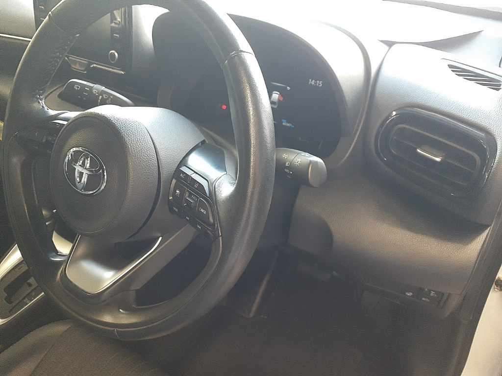 2023 Toyota Yaris Cross Z auction photo 9
