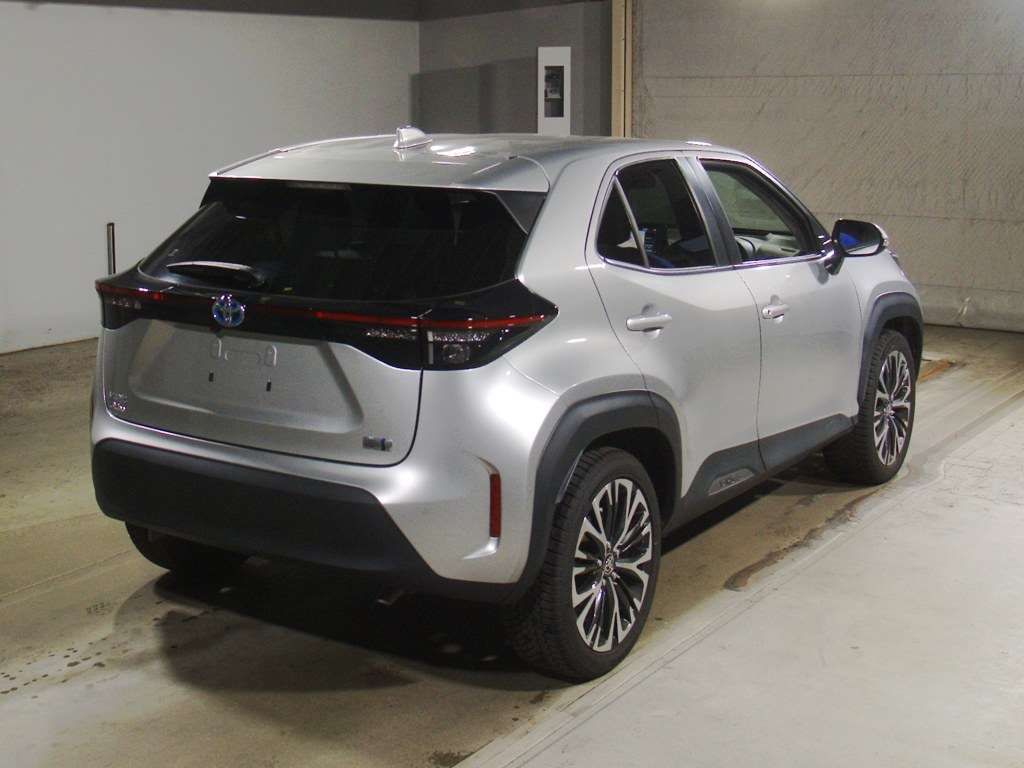 2021 Toyota Yaris Cross Hybrid Z auction photo 2