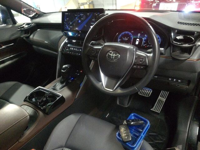 2024 Toyota Harrier Z auction photo 3