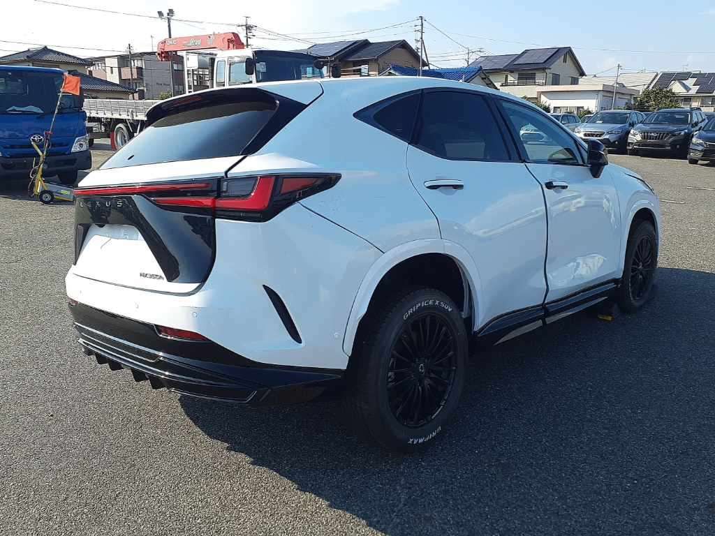 2025 Lexus NX NX350h F Sport 4WD auction photo 2