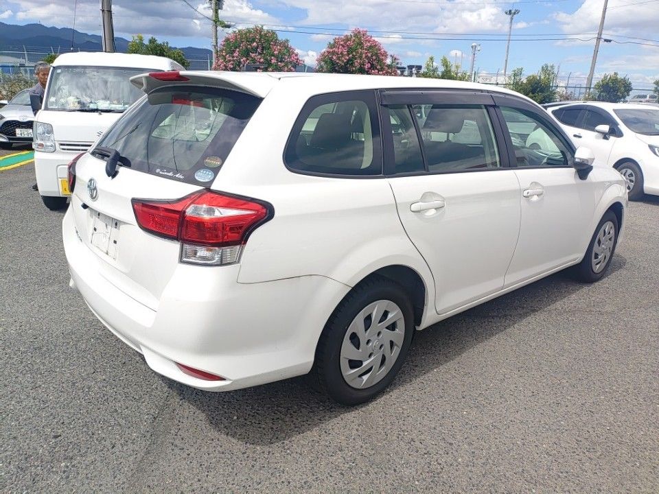 2021 Toyota Corolla Fielder auction photo 2