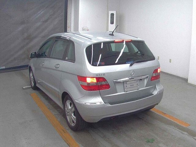 2011 Mercedes-Benz B-Class B180 auction photo 2