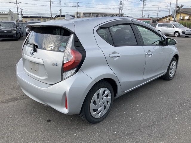 2018 Toyota Aqua G Soft Leather Selection auction photo 2
