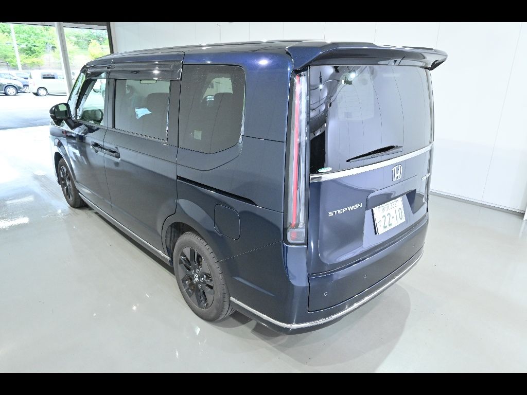 2022 Honda Stepwgn 4WD 7人 auction photo 5