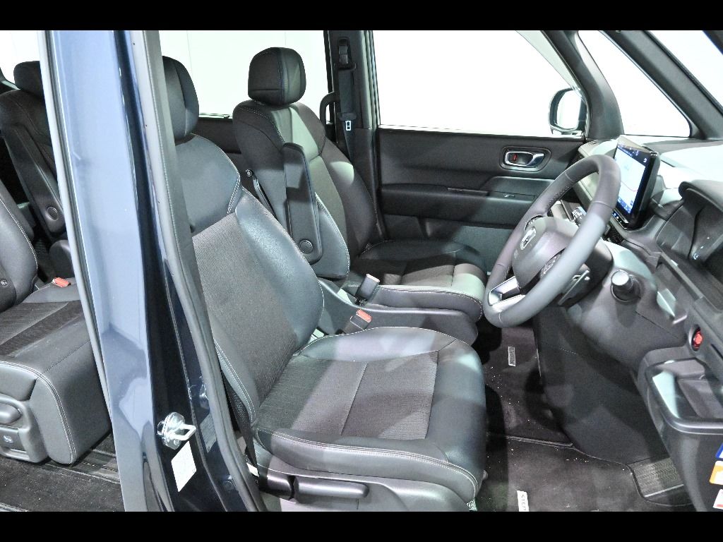 2022 Honda Stepwgn 4WD 7人 auction photo 6