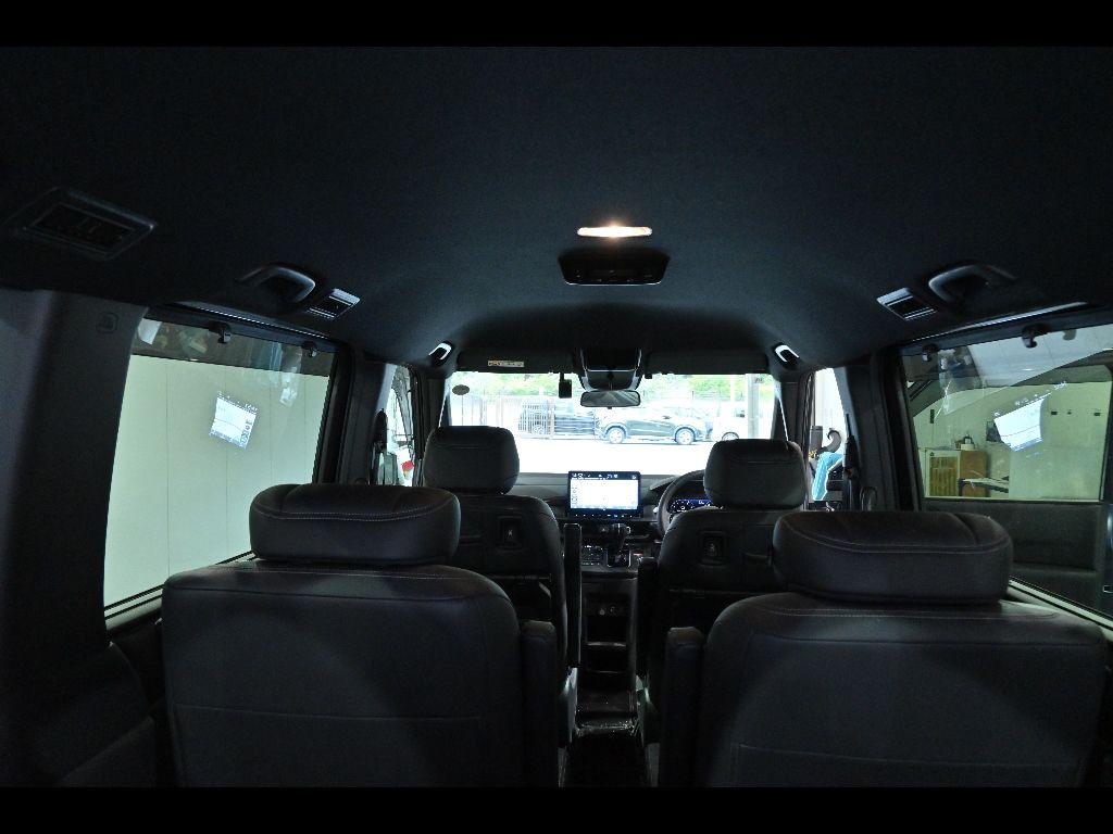 2022 Honda Stepwgn 4WD 7人 auction photo 8